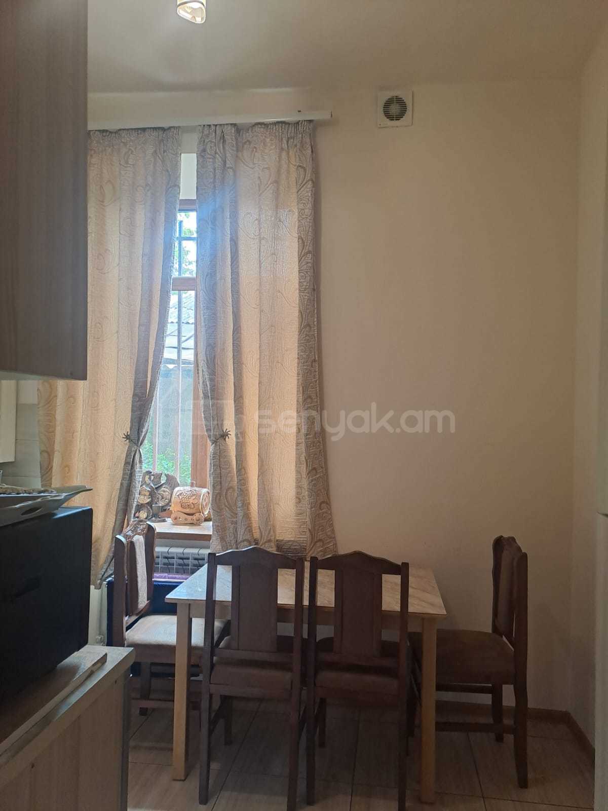 3 Սենյականոց Բնակարան Քարե Շենքում, 64քմ, 1/4 հարկ, Կապիտալ Վերանորոգված