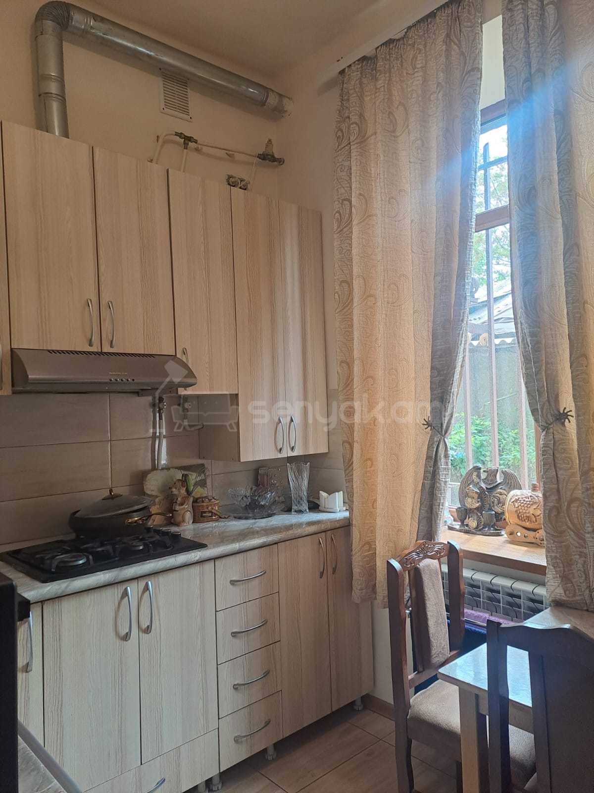 3 Սենյականոց Բնակարան Քարե Շենքում, 64քմ, 1/4 հարկ, Կապիտալ Վերանորոգված