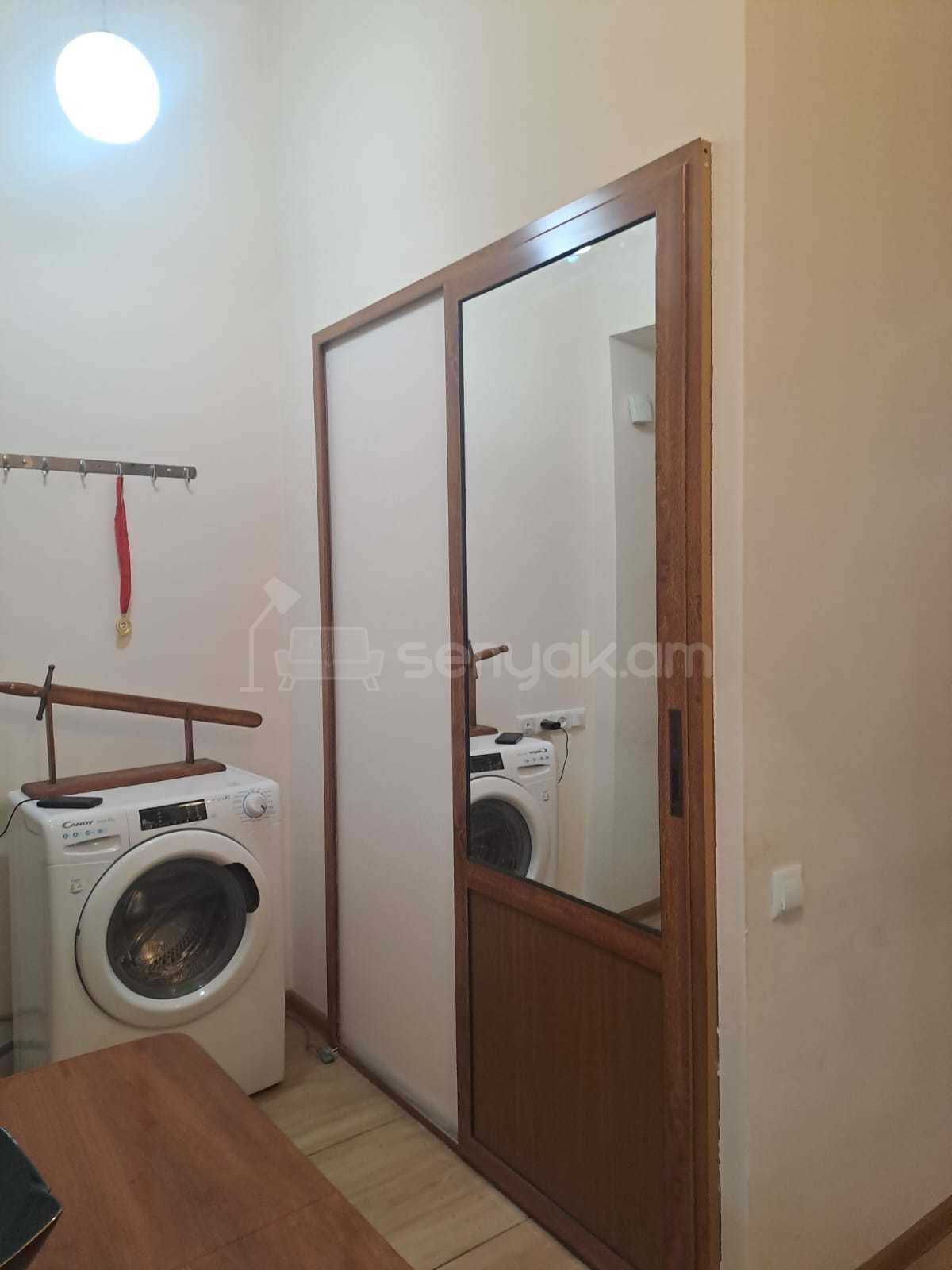 3 Սենյականոց Բնակարան Քարե Շենքում, 64քմ, 1/4 հարկ, Կապիտալ Վերանորոգված