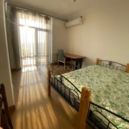 3 Սենյականոց Բնակարան Քարե Շենքում, 80քմ, 2/5 հարկ, Կոսմետիկ Վերանորոգված, Կահավորված, Արևկող