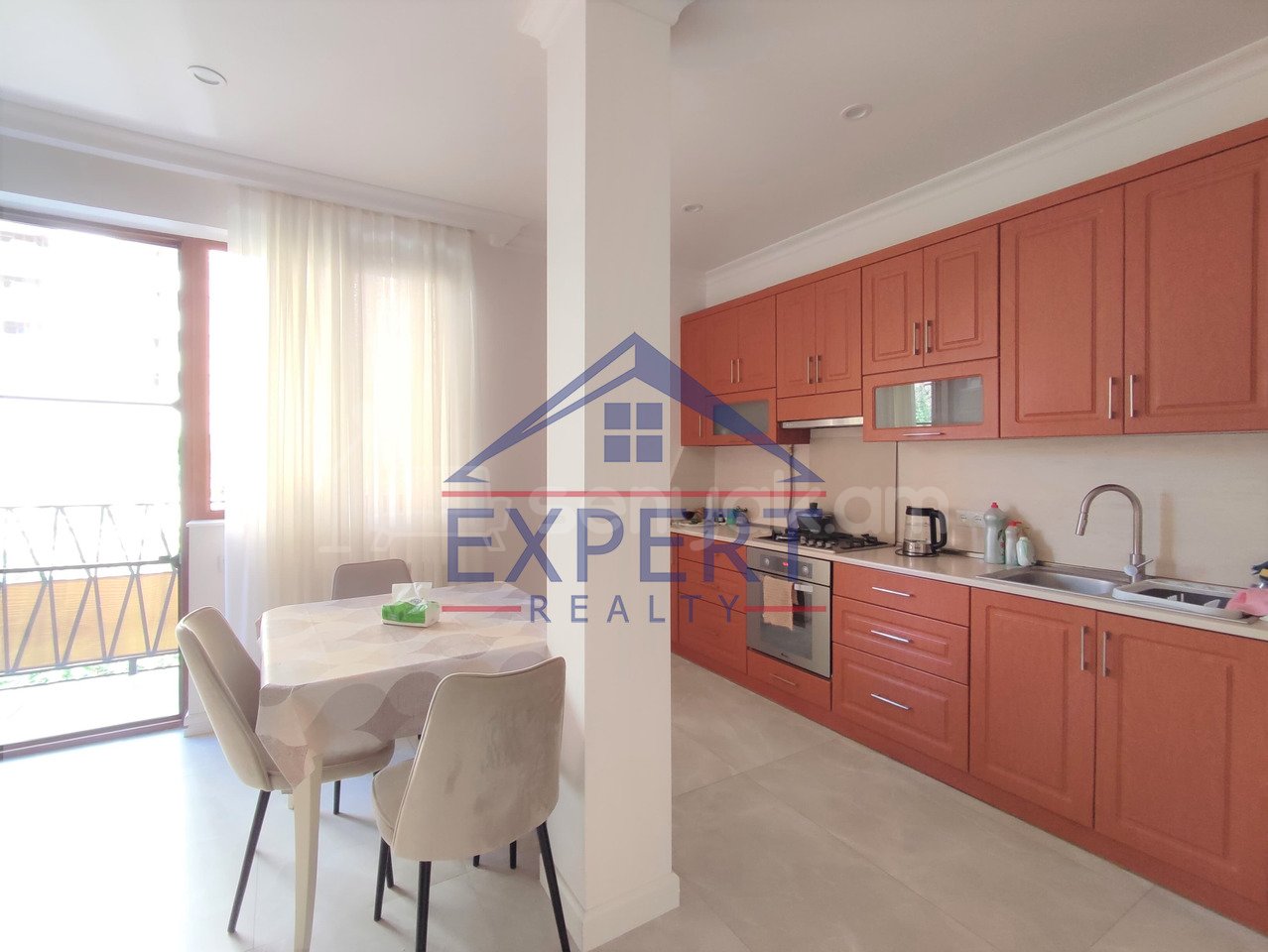 3 Սենյականոց Բնակարան Քարե Շենքում, 103քմ, 3/5 հարկ, Դիզայներական Վերանորոգված