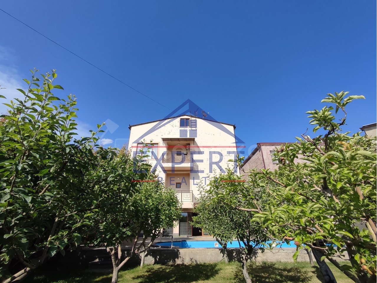 5 Սենյականոց Շքեղ Առանձնատուն, 570քմ, Կահավորված, Լողավազանով, Ավտոտնակով