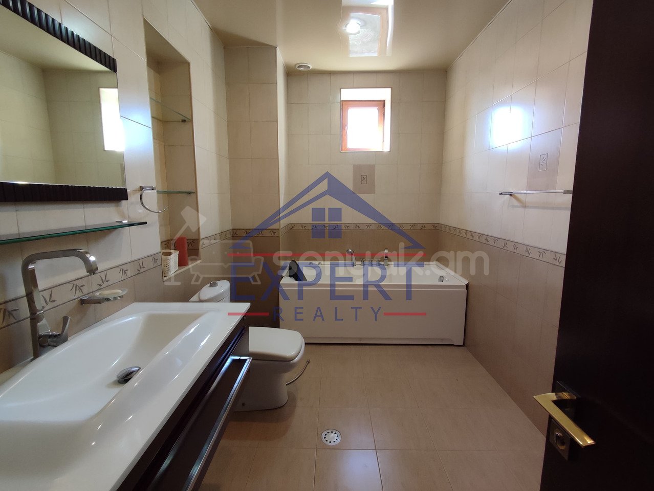 5 Սենյականոց Շքեղ Առանձնատուն, 570քմ, Կահավորված, Լողավազանով, Ավտոտնակով