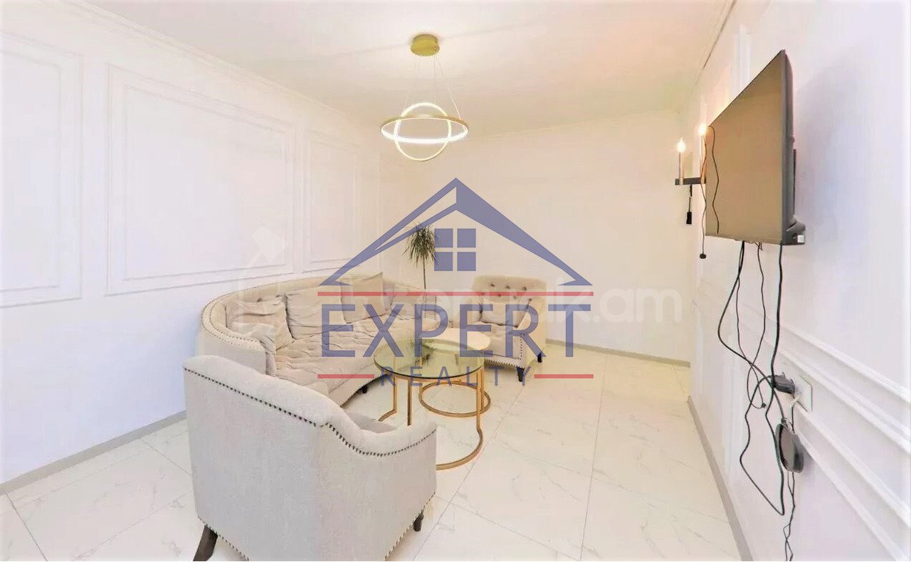 2 Սենյականոց Բնակարան Քարե Շենքում, 45քմ, 5/5 հարկ, Դիզայներական Վերանորոգված