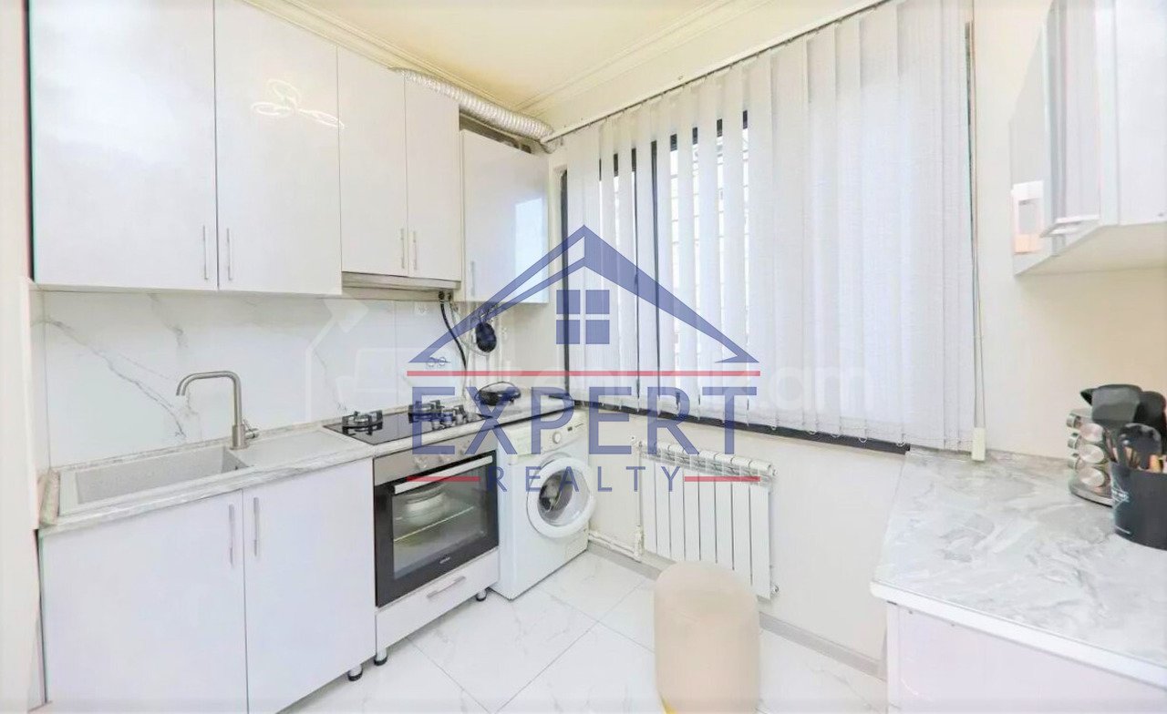2 Սենյականոց Բնակարան Քարե Շենքում, 45քմ, 5/5 հարկ, Դիզայներական Վերանորոգված