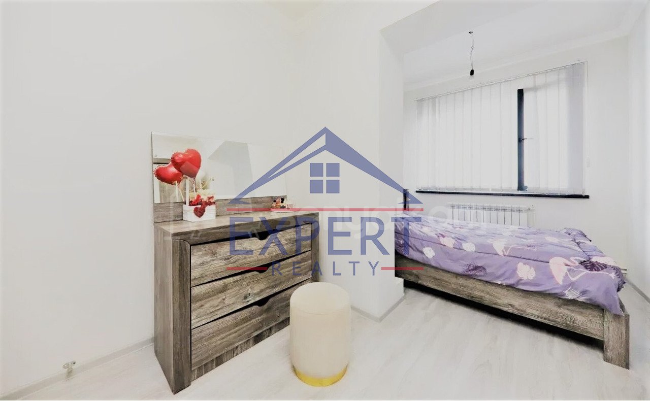2 Սենյականոց Բնակարան Քարե Շենքում, 45քմ, 5/5 հարկ, Դիզայներական Վերանորոգված