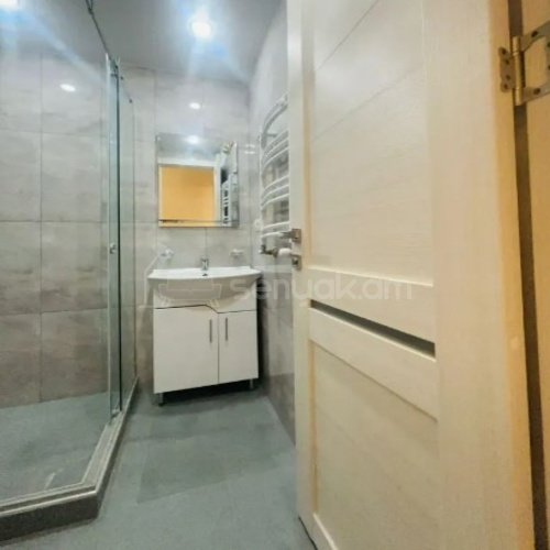 2 Սենյականոց Բնակարան Քարե Շենքում, 55քմ, 2/4 հարկ, Կոսմետիկ Վերանորոգված, Կահավորված, Արևկող