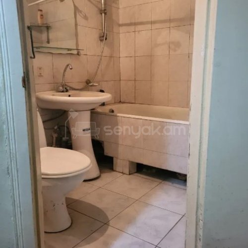 2 Սենյականոց Բնակարան Քարե Շենքում, 55քմ, 3/4 հարկ, Նորմալ Վիճակում, Կահավորված, Արևկող