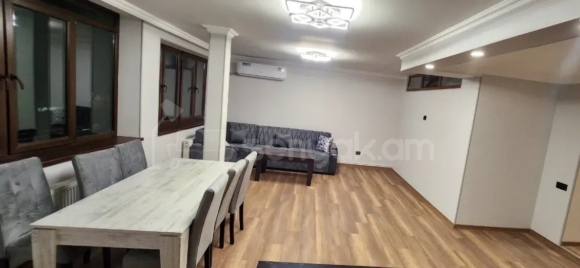 3 Սենյականոց Բնակարան Քարե Շենքում, 95քմ, 3/5 հարկ, Կապիտալ Վերանորոգված, Կահավորված