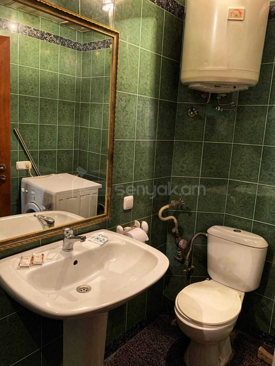 2 Սենյականոց Բնակարան Քարե Շենքում, 55քմ, 2/5 հարկ, Կոսմետիկ Վերանորոգված, Կահավորված