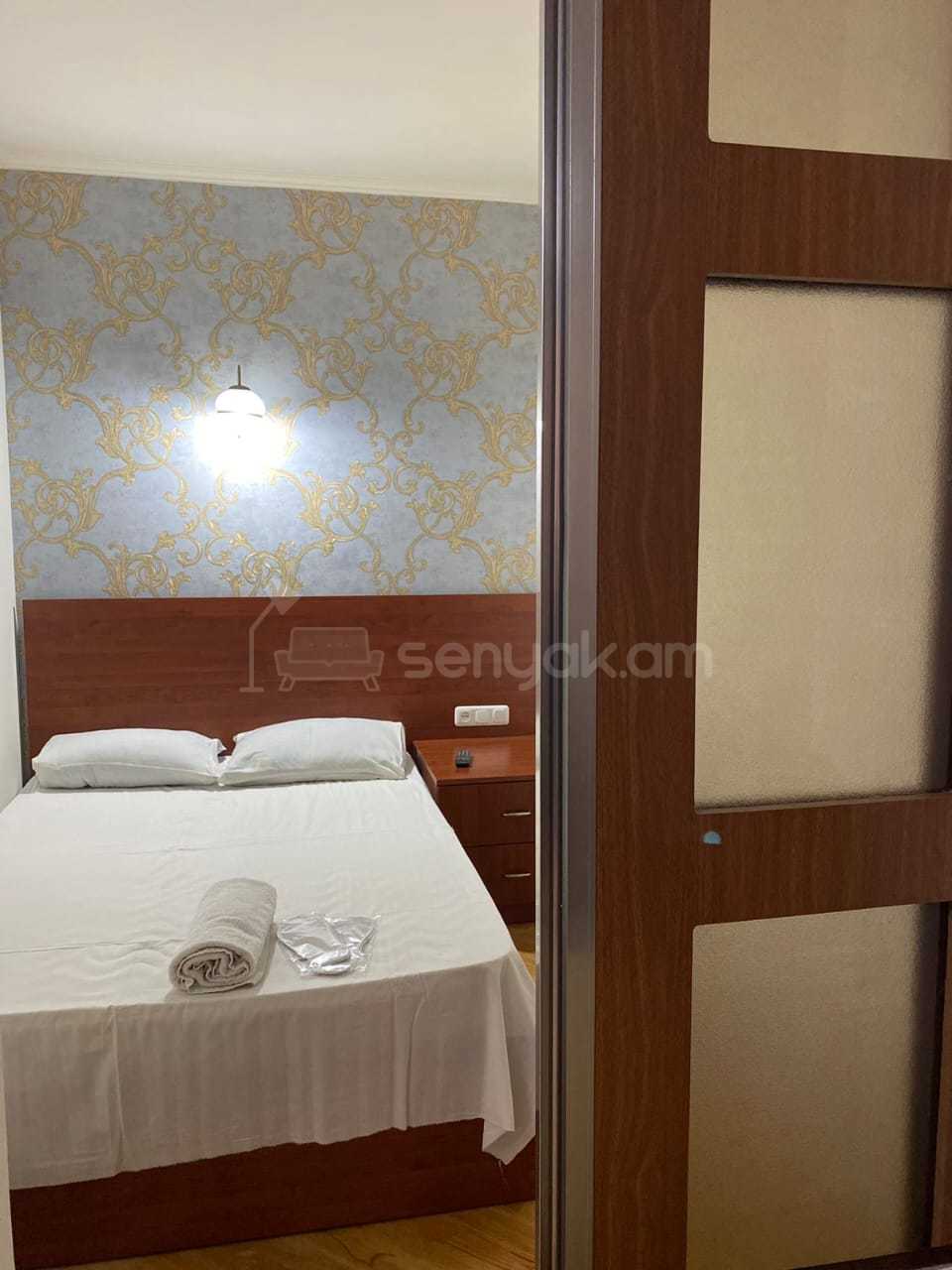 2 Սենյականոց Բնակարան Քարե Շենքում, 55քմ, 2/5 հարկ, Կոսմետիկ Վերանորոգված, Կահավորված