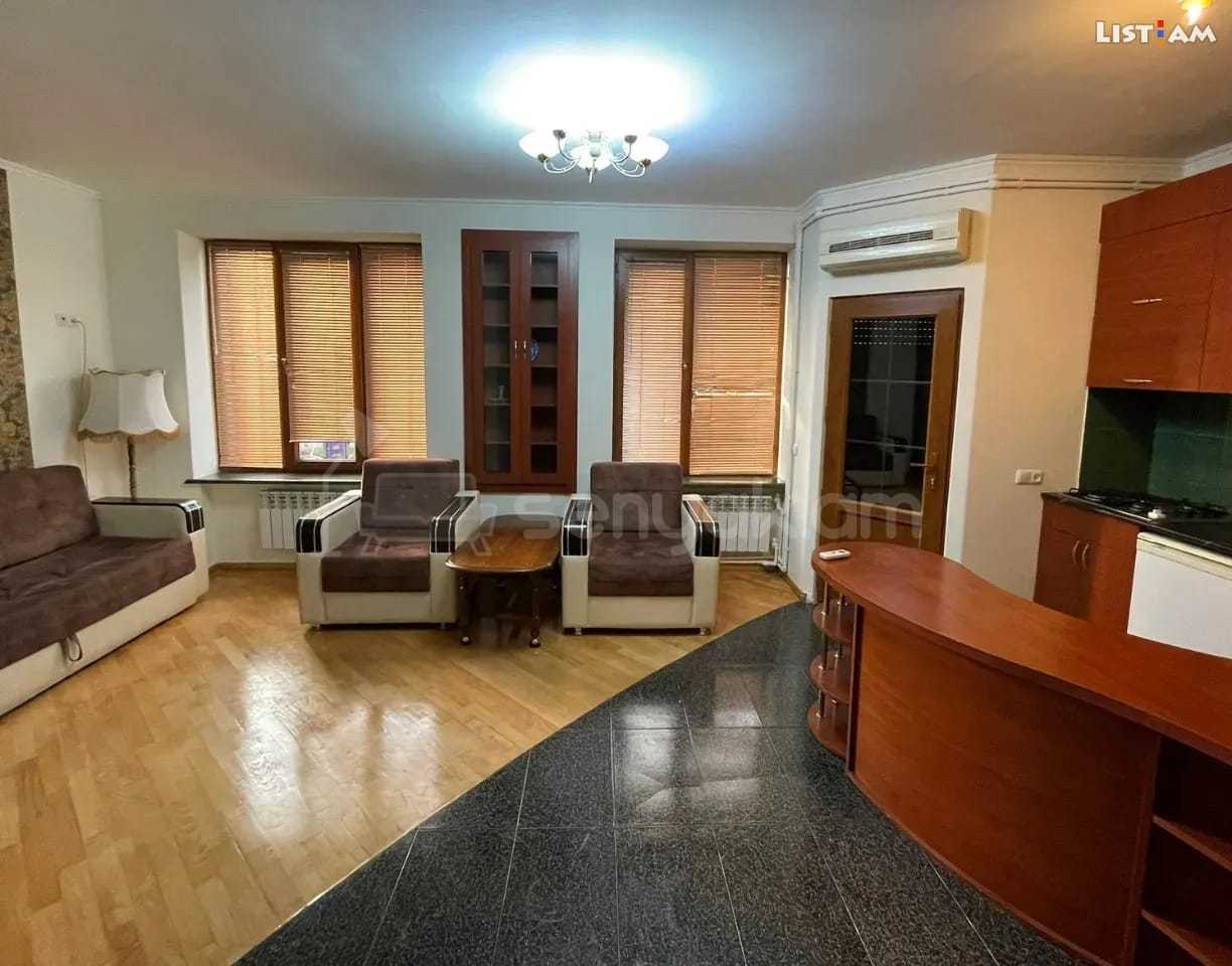 2 Սենյականոց Բնակարան Քարե Շենքում, 55քմ, 2/5 հարկ, Կոսմետիկ Վերանորոգված, Կահավորված