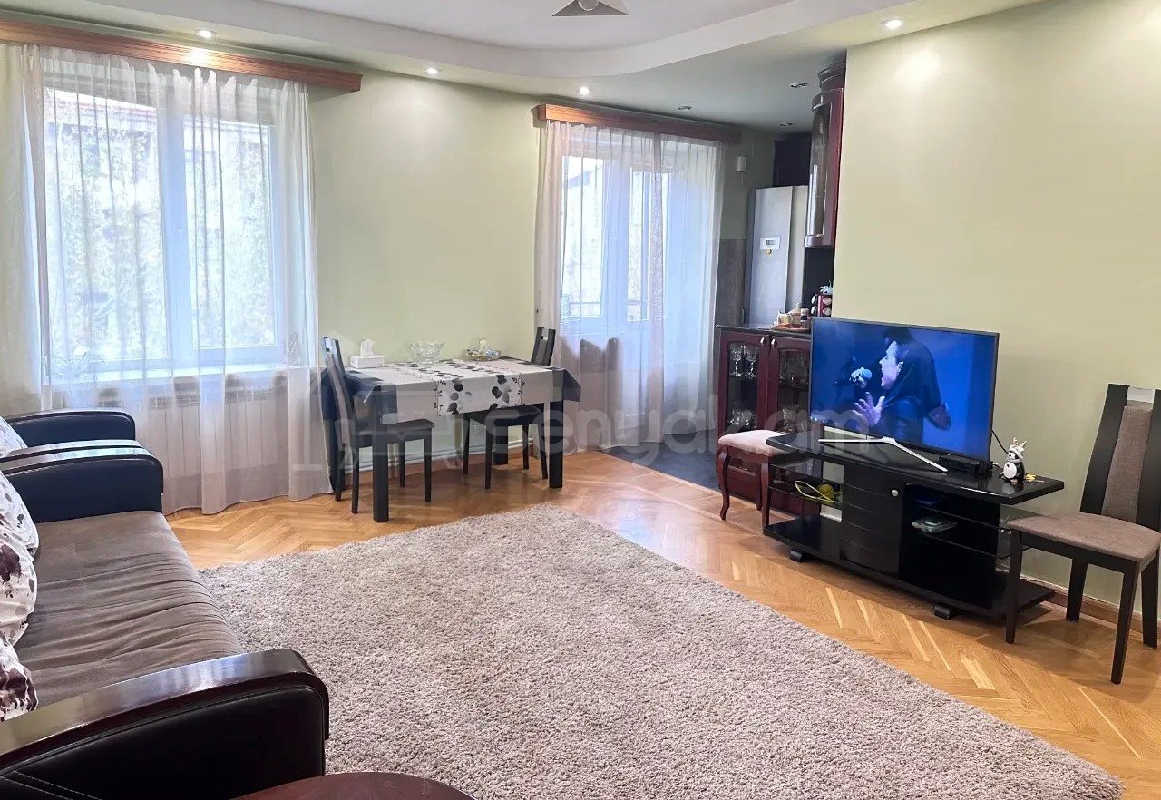 2 Սենյականոց Բնակարան Քարե Շենքում, 55քմ, 4/5 հարկ, Կապիտալ Վերանորոգված