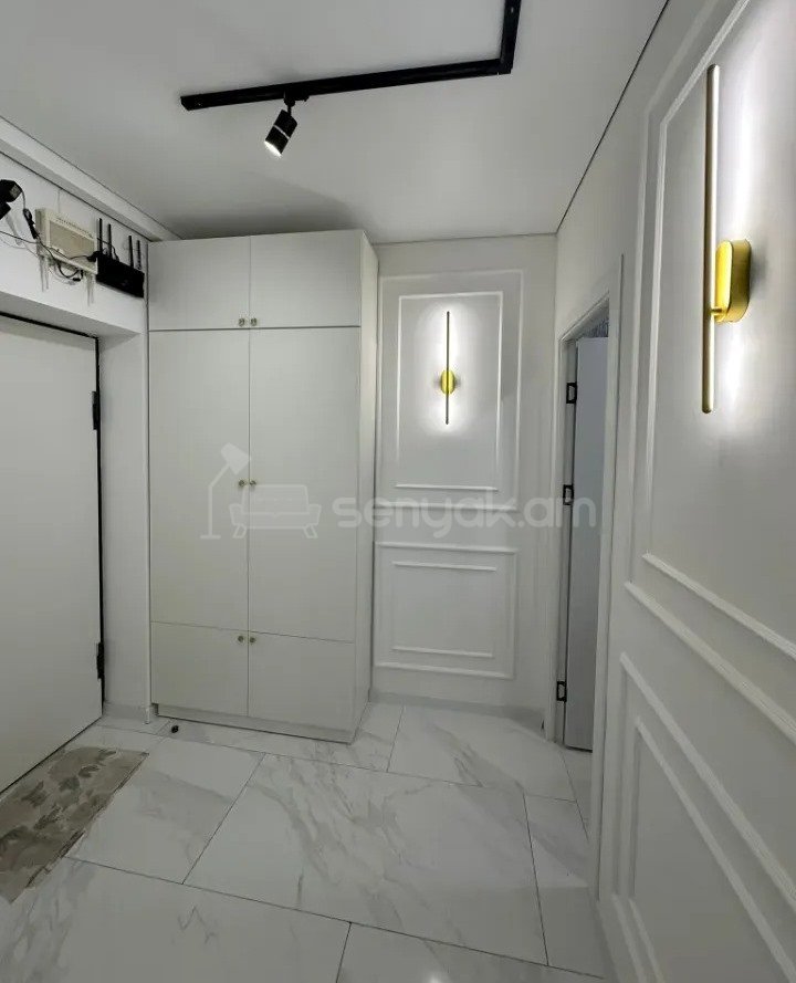 2 Սենյականոց Բնակարան Քարե Շենքում, 46քմ, 5/5 հարկ, Կապիտալ Վերանորոգված