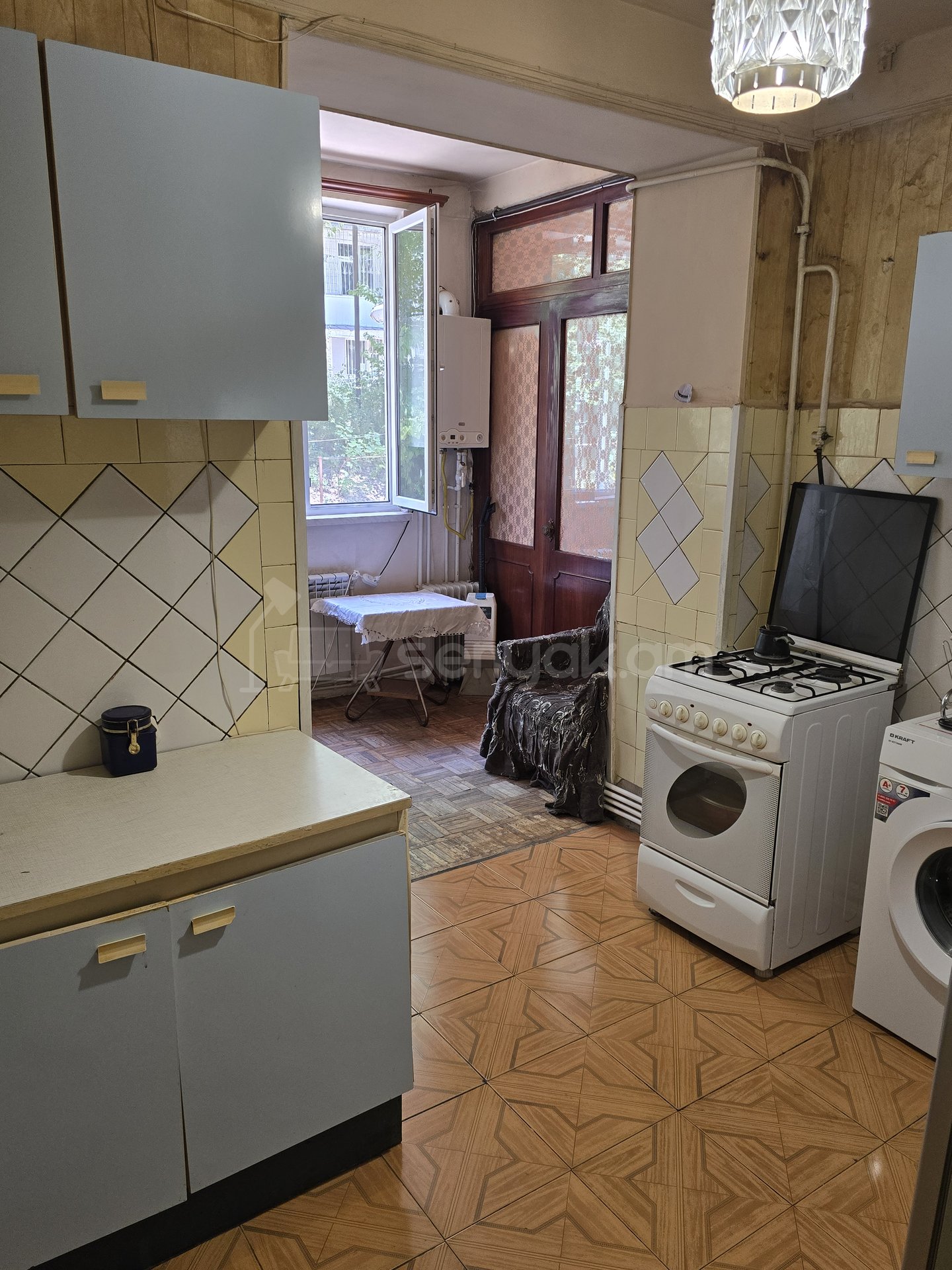 2 Սենյականոց Բնակարան Քարե Շենքում, 67քմ, 2/5 հարկ, Նորմալ Վիճակում, Կահավորված, Արևկող