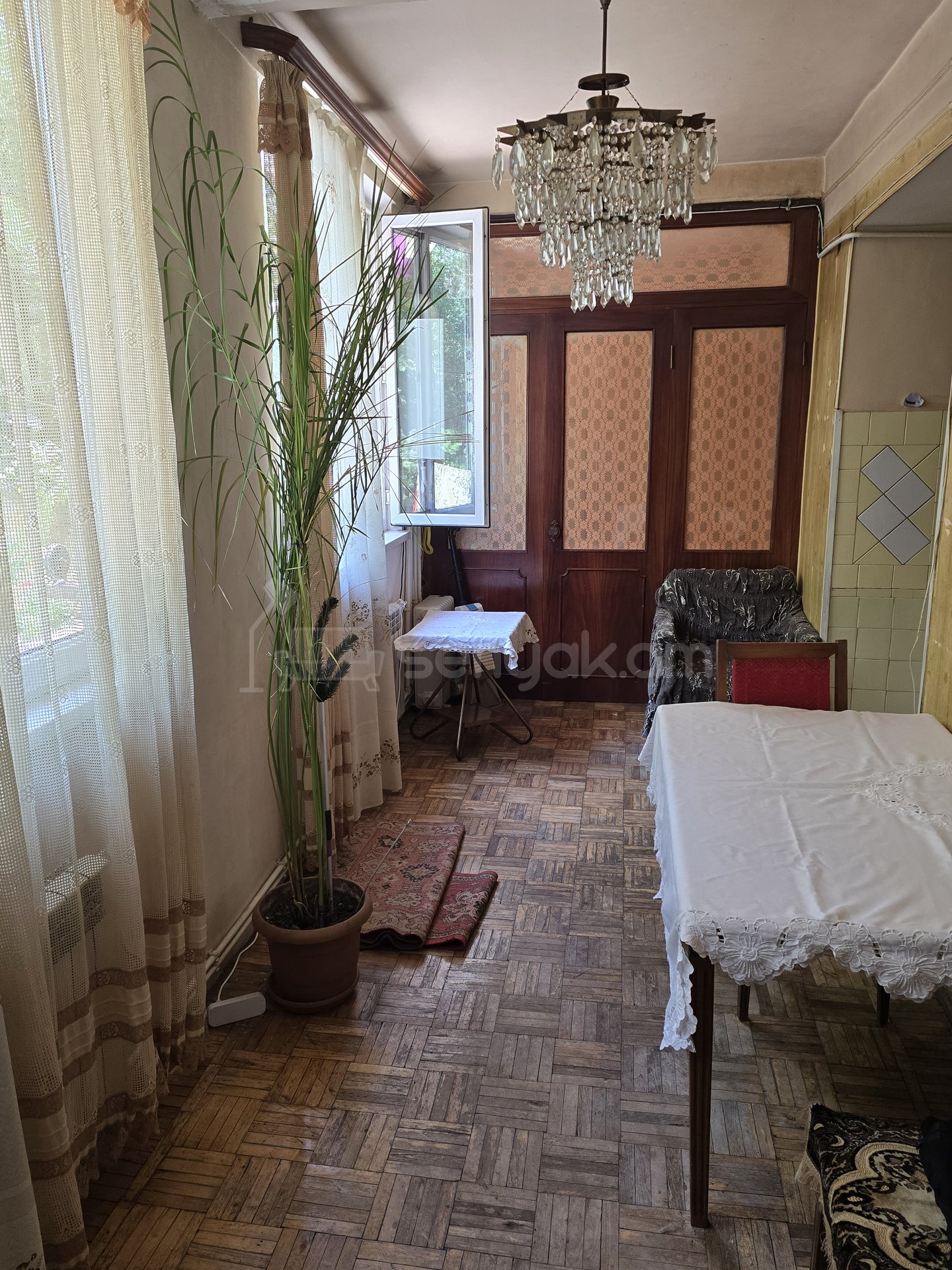 2 Սենյականոց Բնակարան Քարե Շենքում, 67քմ, 2/5 հարկ, Նորմալ Վիճակում, Կահավորված, Արևկող