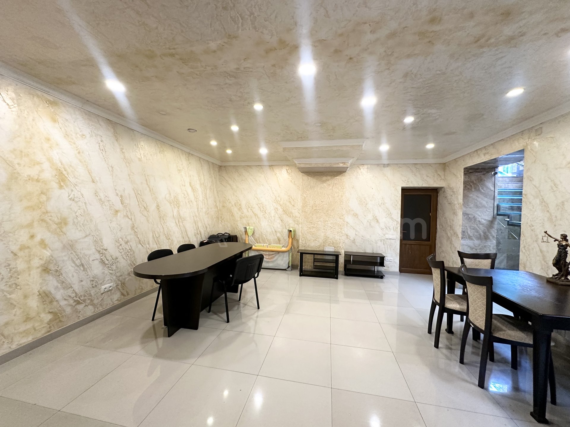 Սպասարկման Տարածք, 100քմ, Կապիտալ Վերանորոգված