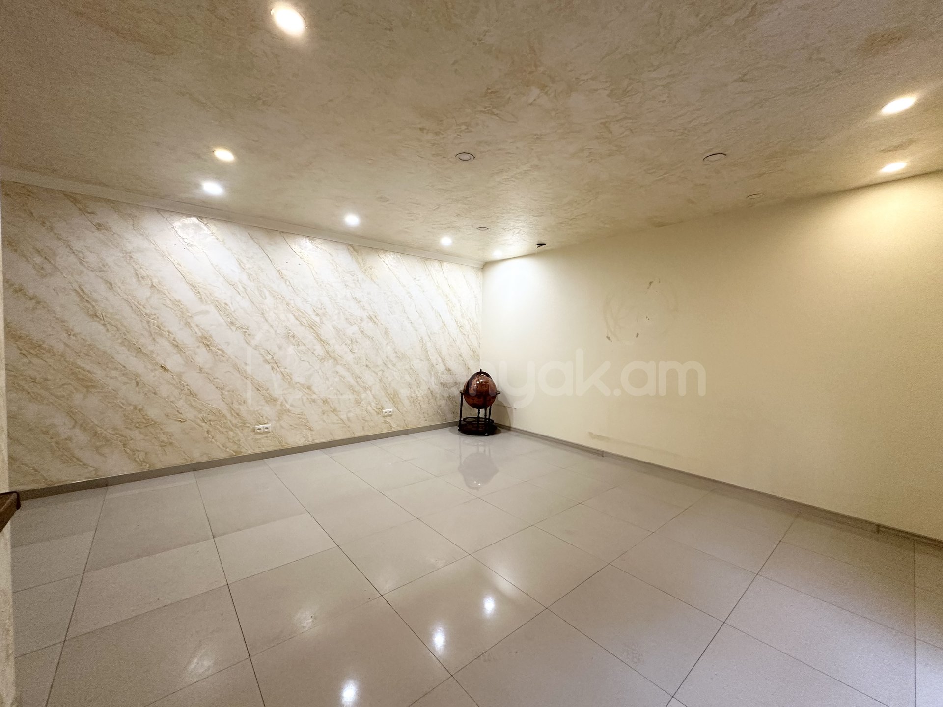 Սպասարկման Տարածք, 100քմ, Կապիտալ Վերանորոգված