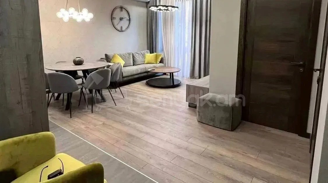2 Սենյականոց Բնակարան Քարե Շենքում, 40քմ, 4/6 հարկ, Դիզայներական Վերանորոգված