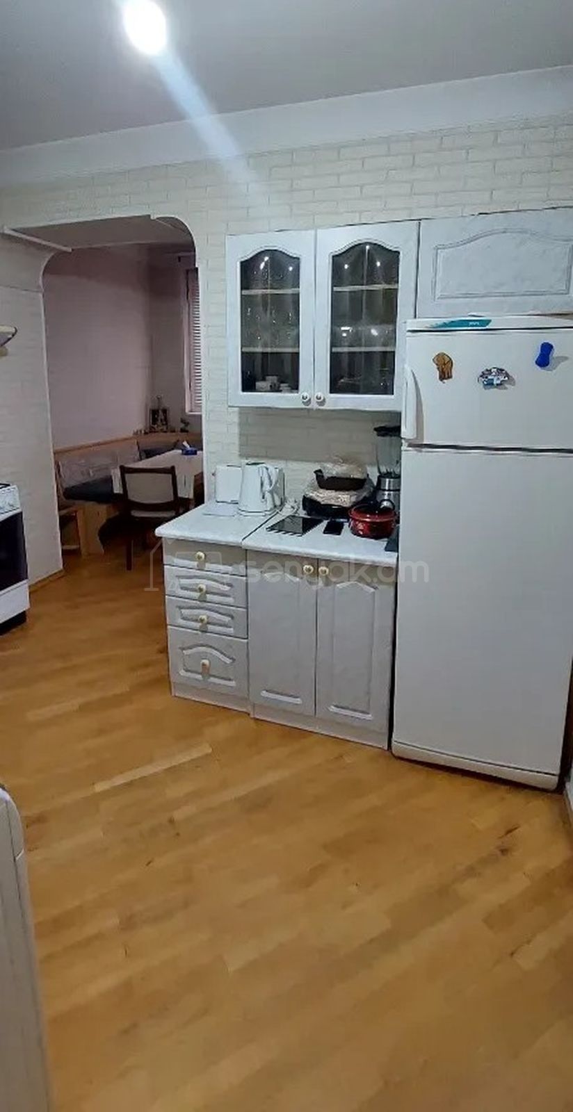 3 Սենյականոց Բնակարան Քարե Շենքում, 78քմ, 3/5 հարկ, Նորմալ Վիճակում