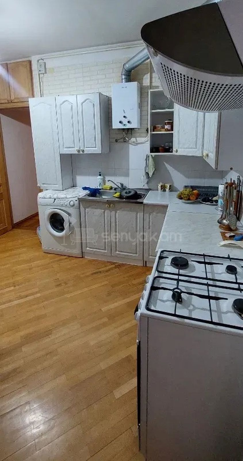 3 Սենյականոց Բնակարան Քարե Շենքում, 78քմ, 3/5 հարկ, Նորմալ Վիճակում