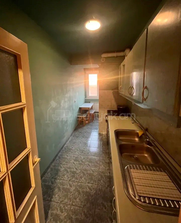 2 Սենյականոց Բնակարան Քարե Շենքում, 58քմ, 3/7 հարկ, Նորմալ Վիճակում