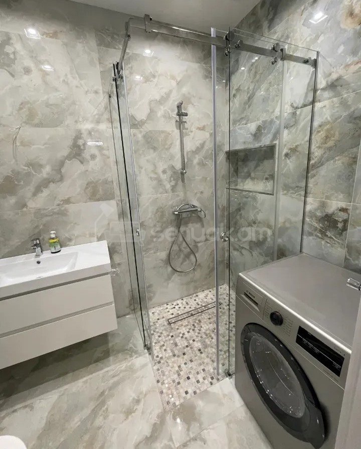 2 Սենյականոց Բնակարան Քարե Շենքում, 40քմ, 2/5 հարկ, Կապիտալ Վերանորոգված