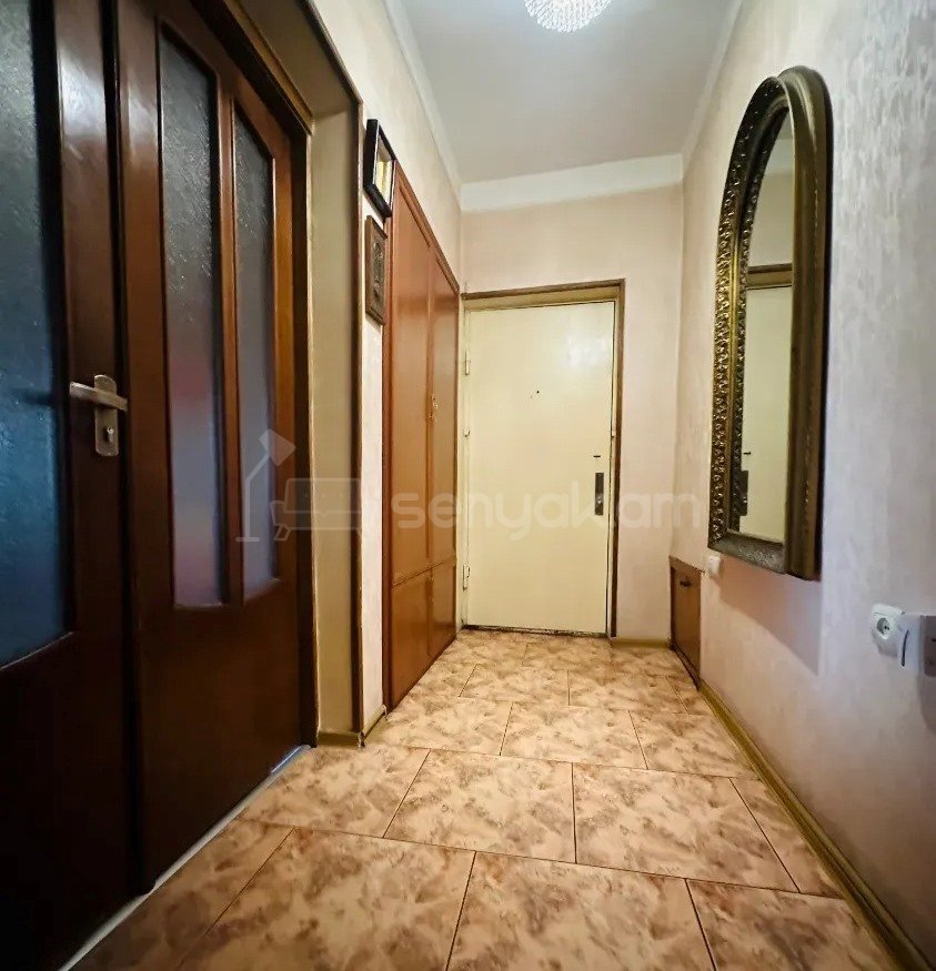 6 Սենյականոց Բնակարան Քարե Շենքում, 147քմ, 2/5 հարկ, Նորմալ Վիճակում