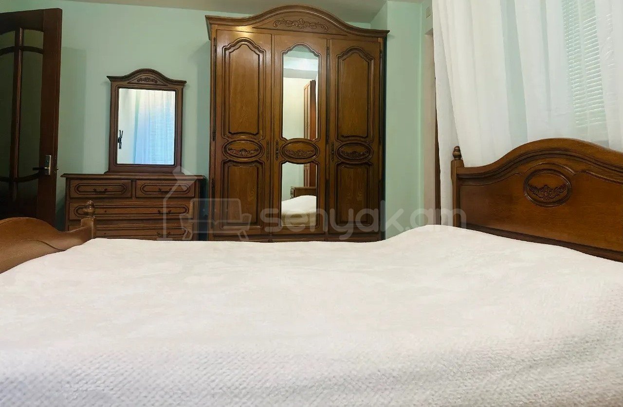6 Սենյականոց Բնակարան Քարե Շենքում, 147քմ, 2/5 հարկ, Նորմալ Վիճակում