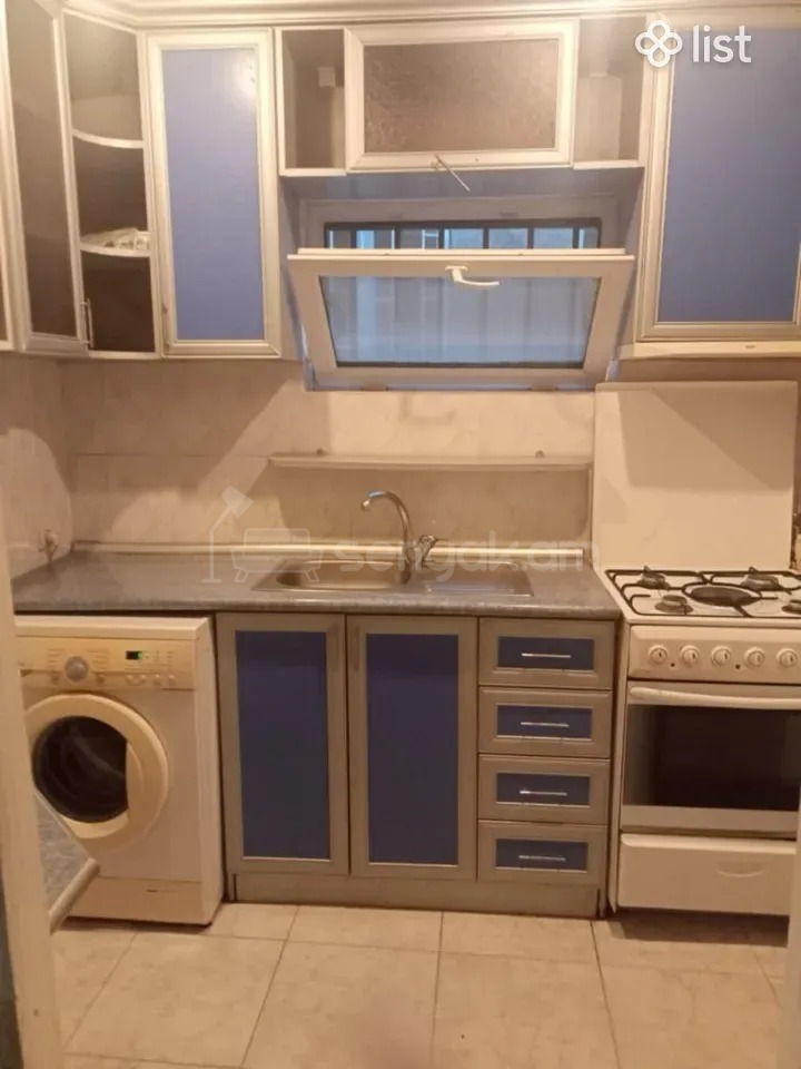 3 Սենյականոց Բնակարան Քարե Շենքում, 65քմ, 1/1 հարկ, Նորմալ Վիճակում, Կահավորված