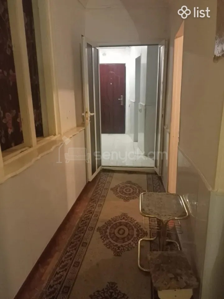 3 Սենյականոց Բնակարան Քարե Շենքում, 65քմ, 1/1 հարկ, Նորմալ Վիճակում, Կահավորված