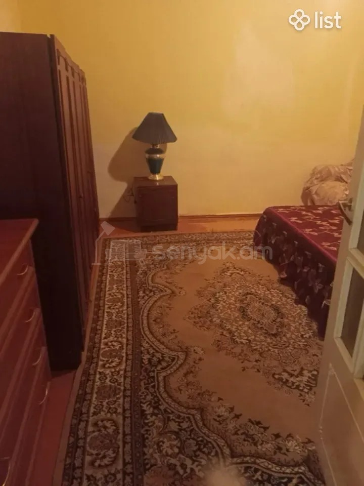 3 Սենյականոց Բնակարան Քարե Շենքում, 65քմ, 1/1 հարկ, Նորմալ Վիճակում, Կահավորված