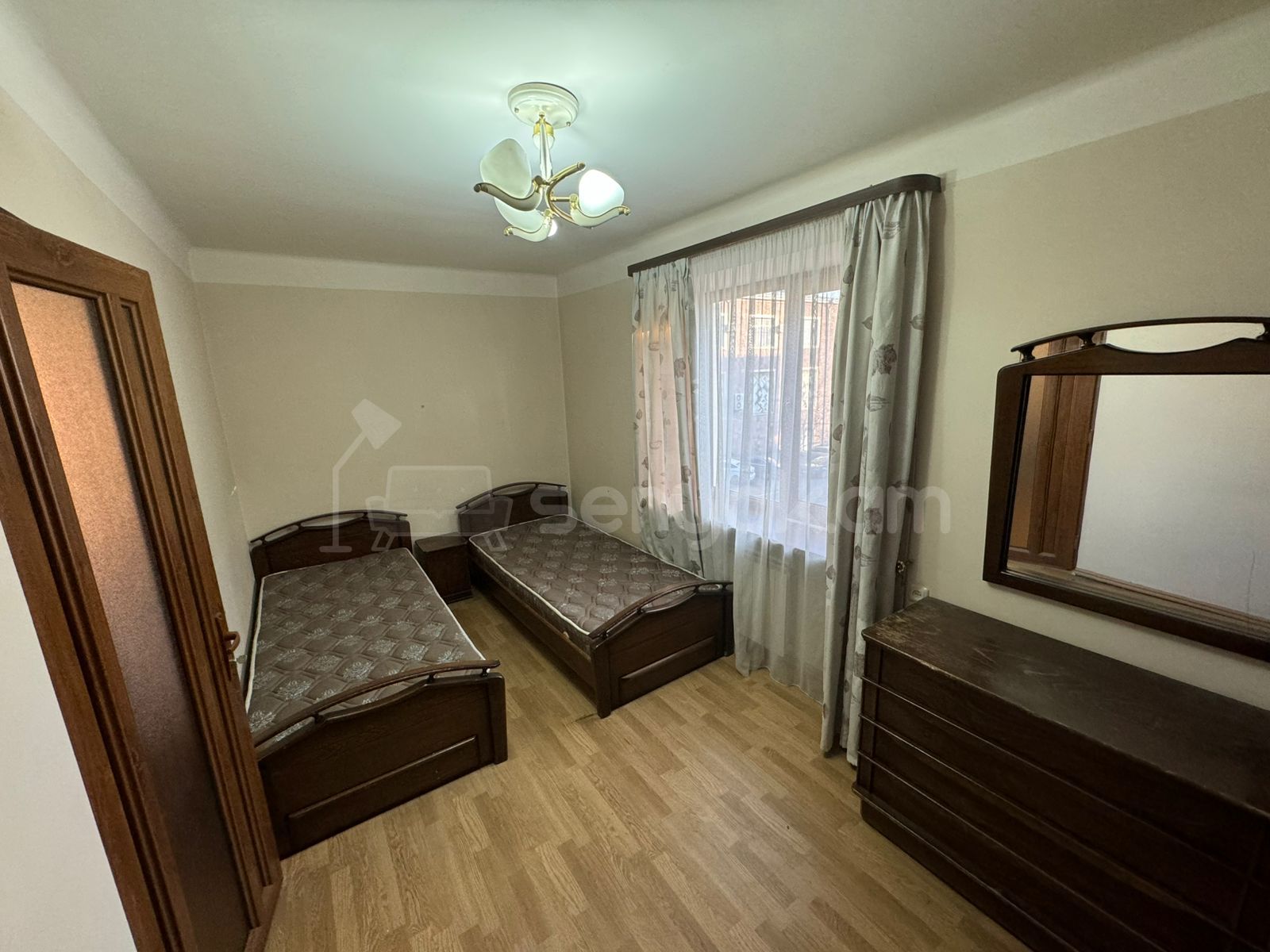 2 Սենյականոց Բնակարան Քարե Շենքում, 50քմ, 2/5 հարկ, Կապիտալ Վերանորոգված, Կահավորված