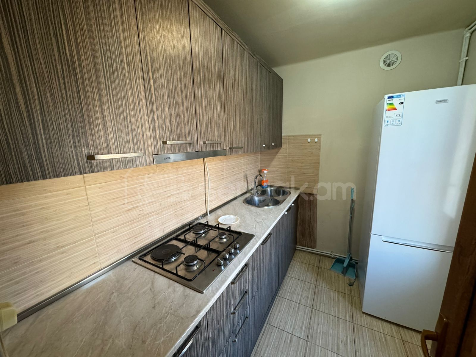 2 Սենյականոց Բնակարան Քարե Շենքում, 50քմ, 2/5 հարկ, Կապիտալ Վերանորոգված, Կահավորված