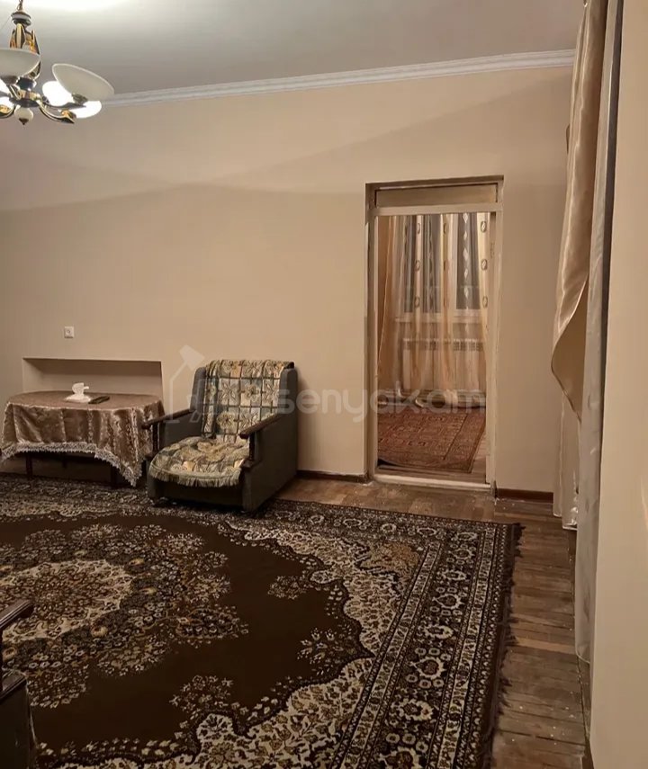 3 Սենյականոց Բնակարան Քարե Շենքում, 78քմ, 1/5 հարկ, Նորմալ Վիճակում, Կահավորված