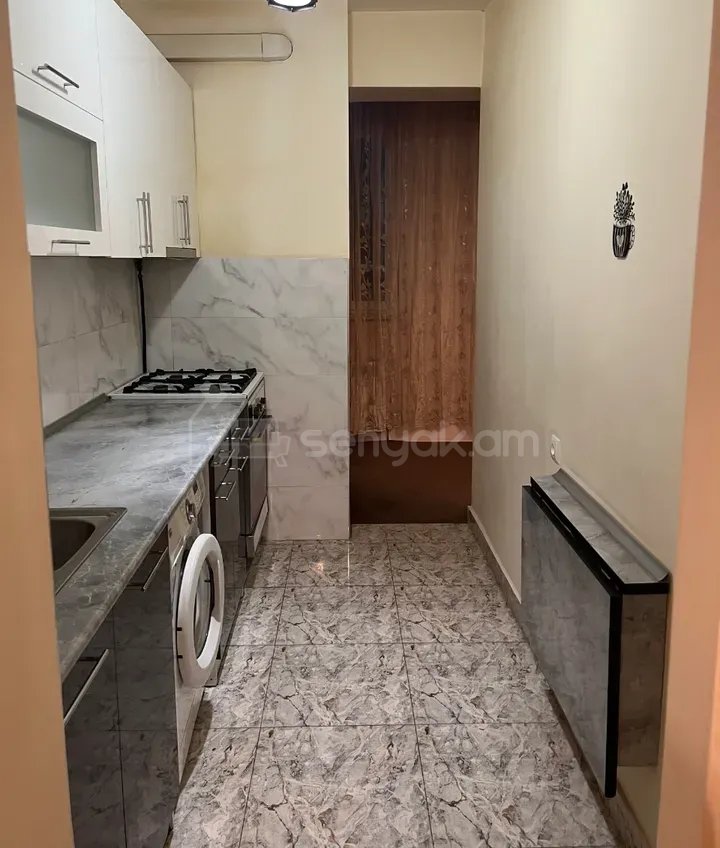 3 Սենյականոց Բնակարան Քարե Շենքում, 78քմ, 1/5 հարկ, Նորմալ Վիճակում, Կահավորված