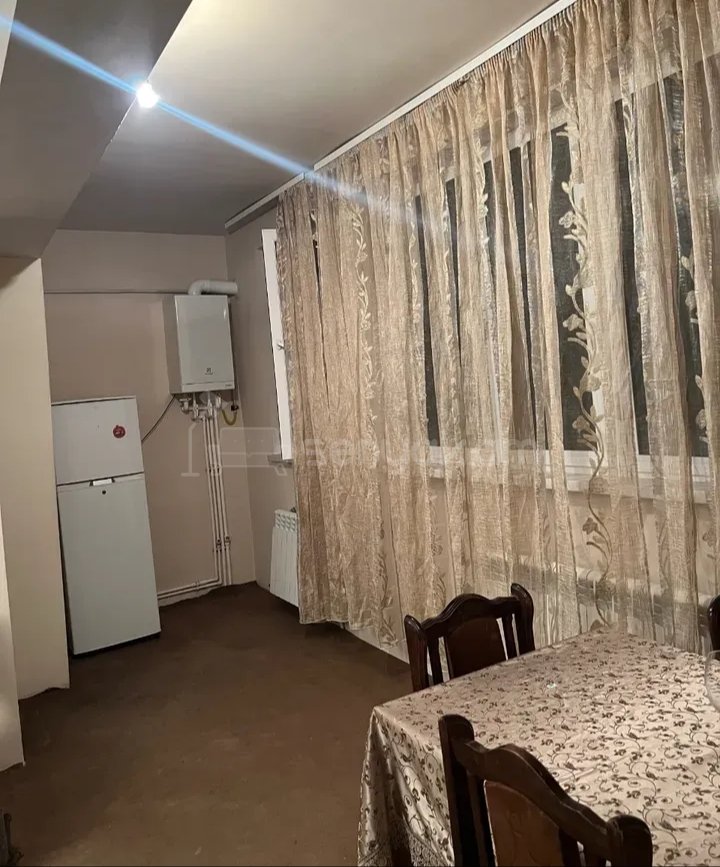 3 Սենյականոց Բնակարան Քարե Շենքում, 78քմ, 1/5 հարկ, Նորմալ Վիճակում, Կահավորված
