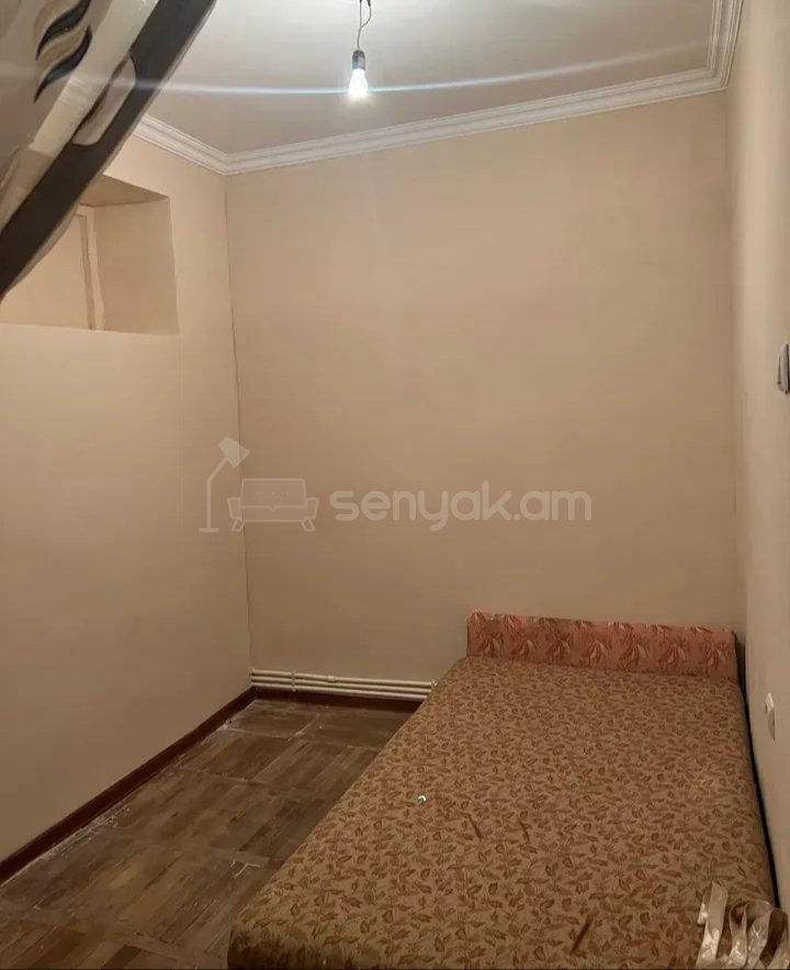 3 Սենյականոց Բնակարան Քարե Շենքում, 78քմ, 1/5 հարկ, Նորմալ Վիճակում, Կահավորված