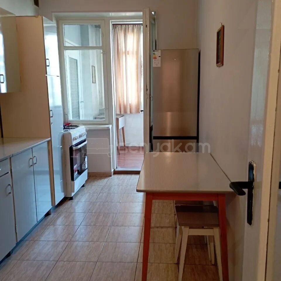 2 Սենյականոց Բնակարան Քարե Շենքում, 60քմ, 5/5 հարկ, Պետական Վիճակում