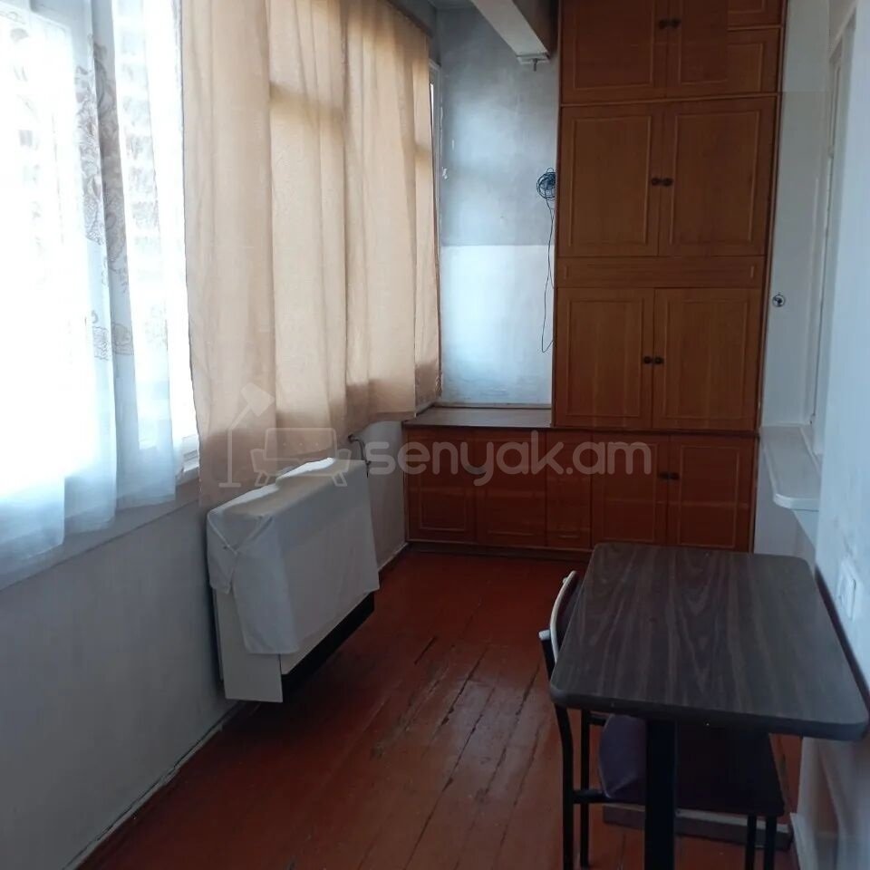 2 Սենյականոց Բնակարան Քարե Շենքում, 60քմ, 5/5 հարկ, Պետական Վիճակում