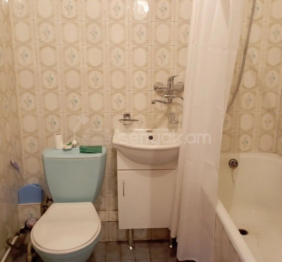 2 Սենյականոց Բնակարան Քարե Շենքում, 60քմ, 5/5 հարկ, Պետական Վիճակում