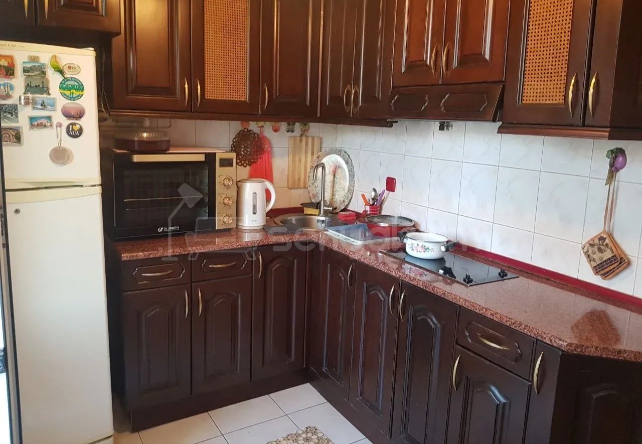 3 Սենյականոց Բնակարան Քարե Շենքում, 56քմ, 5/5 հարկ, Դիզայներական Վերանորոգված, Կահավորված