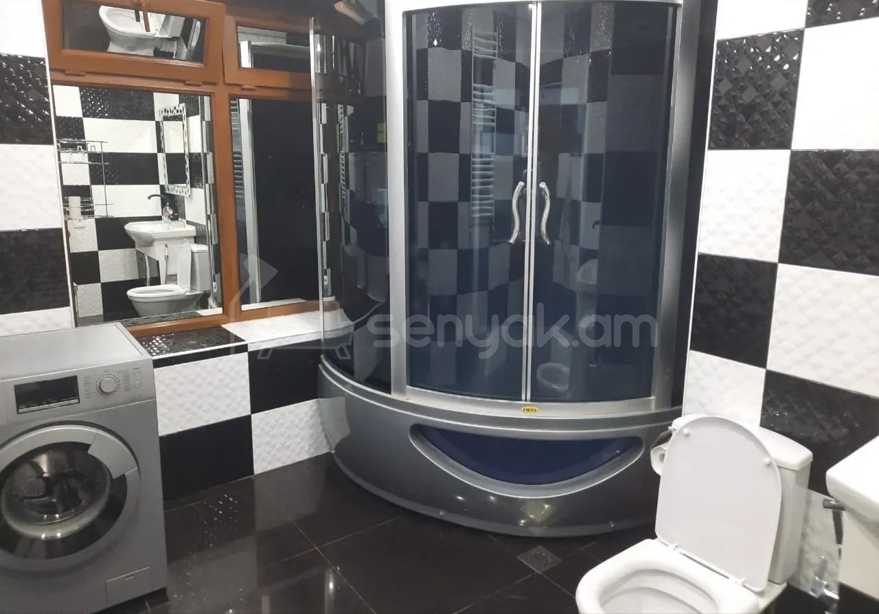 4 Սենյականոց Բնակարան Քարե Շենքում, 127քմ, 2/5 հարկ, Դիզայներական Վերանորոգված, Կահավորված