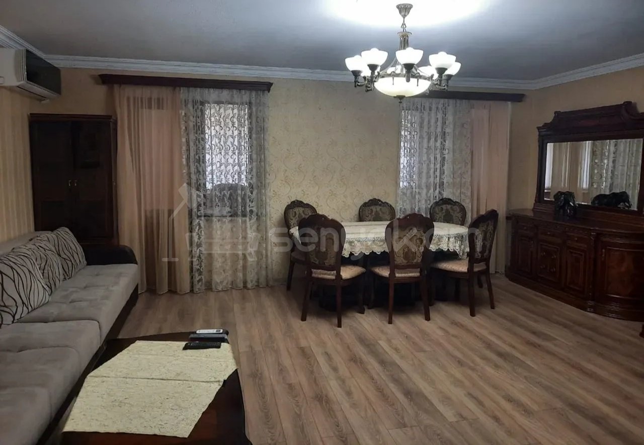 4 Սենյականոց Բնակարան Քարե Շենքում, 127քմ, 2/5 հարկ, Դիզայներական Վերանորոգված, Կահավորված