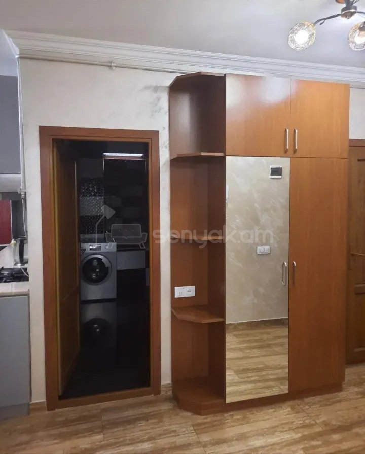4 Սենյականոց Բնակարան Քարե Շենքում, 127քմ, 2/5 հարկ, Դիզայներական Վերանորոգված, Կահավորված