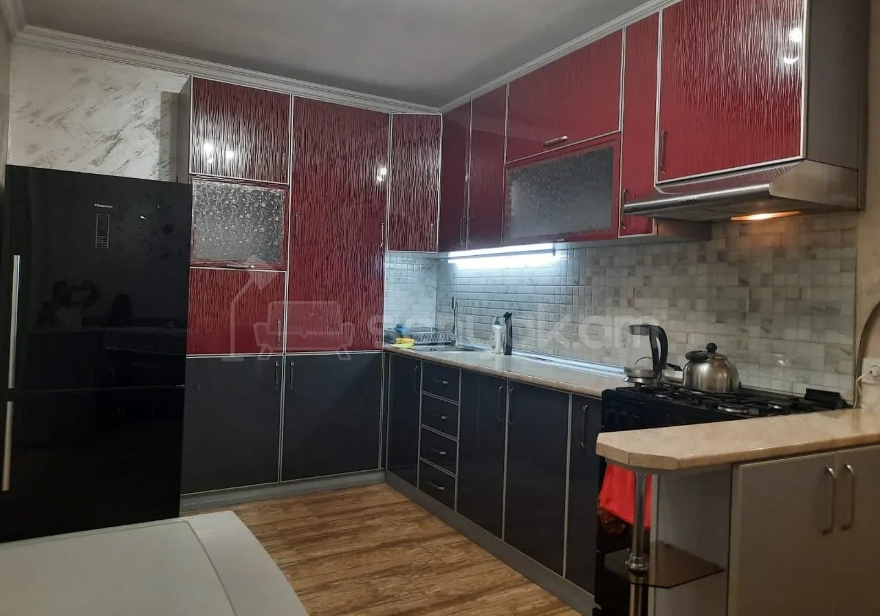 4 Սենյականոց Բնակարան Քարե Շենքում, 127քմ, 2/5 հարկ, Դիզայներական Վերանորոգված, Կահավորված