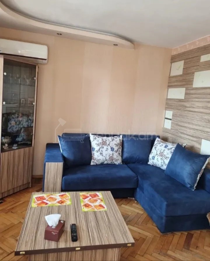 2 Սենյականոց Բնակարան Քարե Շենքում, 30քմ, 5/5 հարկ, Դիզայներական Վերանորոգված, Կահավորված