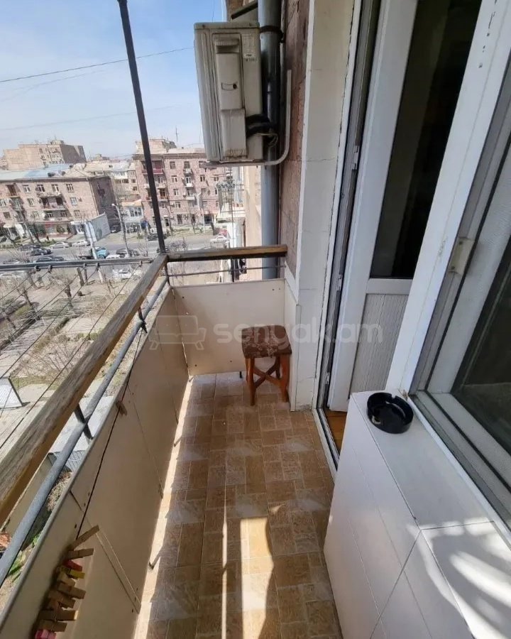 2 Սենյականոց Բնակարան Քարե Շենքում, 30քմ, 5/5 հարկ, Դիզայներական Վերանորոգված, Կահավորված