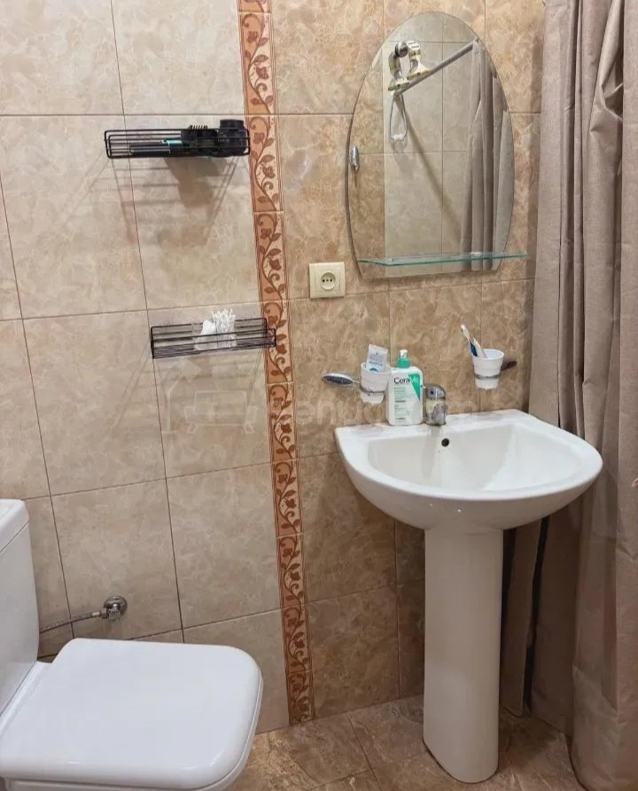 2 Սենյականոց Բնակարան Քարե Շենքում, 65քմ, 3/5 հարկ, Դիզայներական Վերանորոգված, Կահավորված