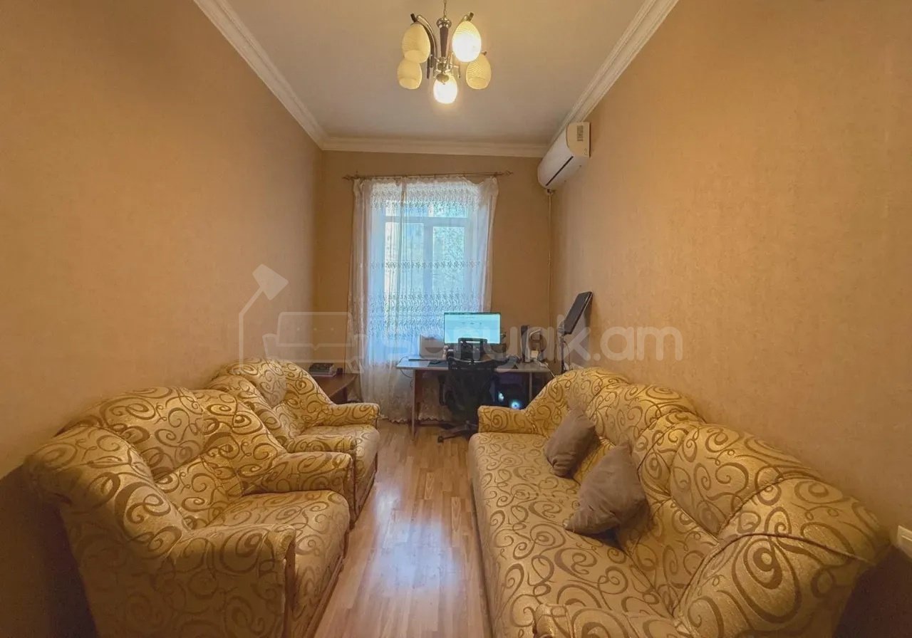2 Սենյականոց Բնակարան Քարե Շենքում, 65քմ, 3/5 հարկ, Դիզայներական Վերանորոգված, Կահավորված